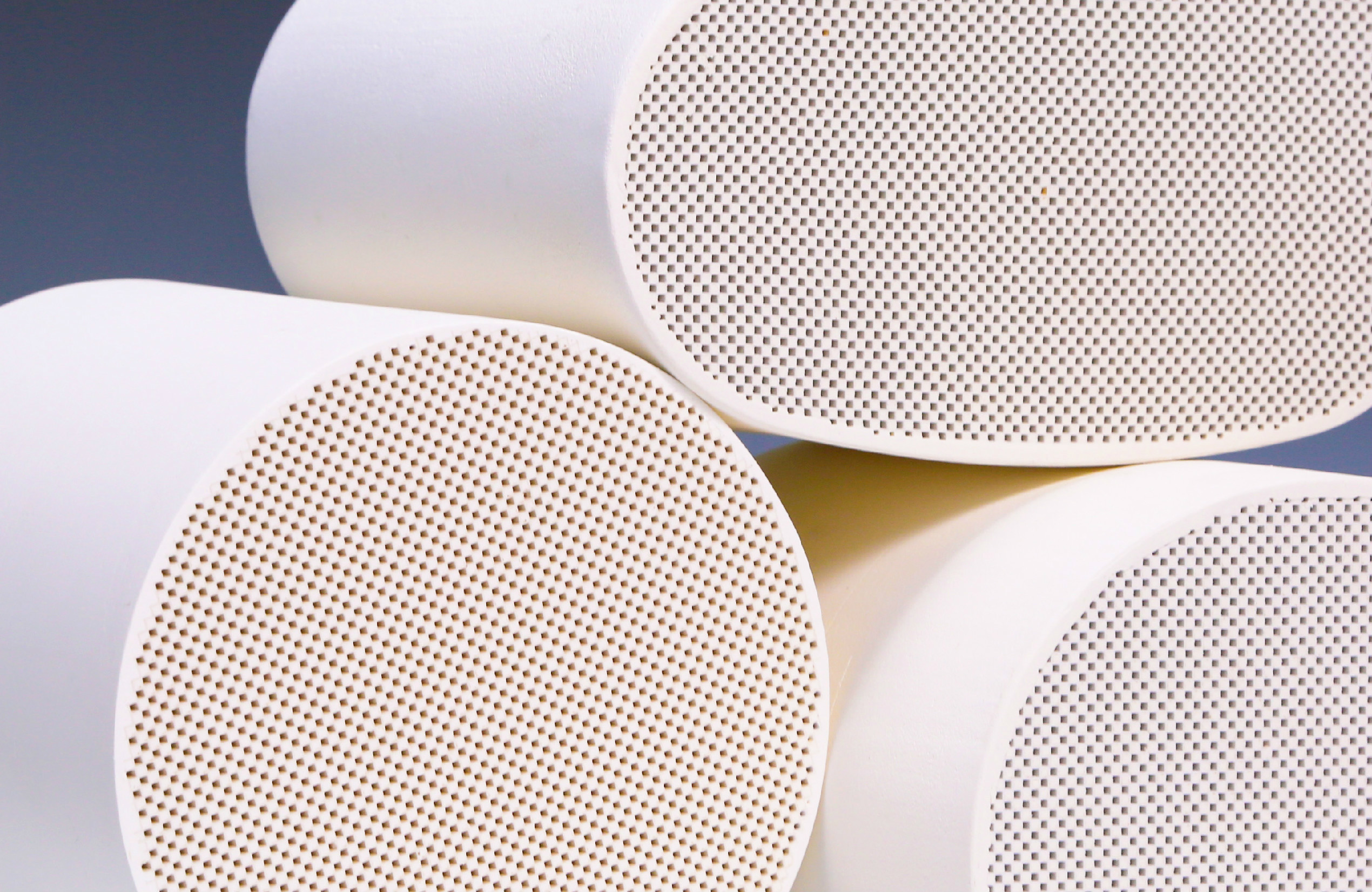 Ceramic honeycomb structure of a DPF filter – cross-section